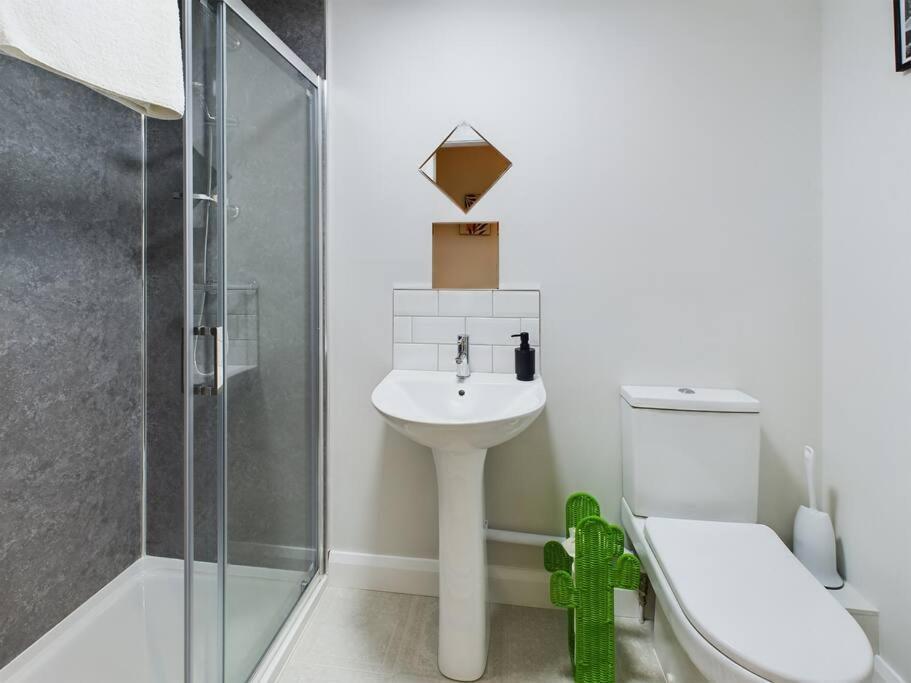 Contemporary 2-Bedroom Apartment Белфаст Екстериор снимка